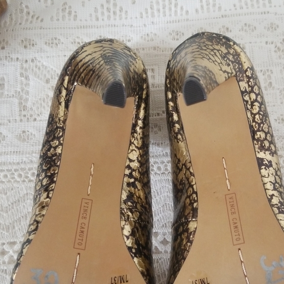 Vince Camuto Kain Snake Embossed Pumps NWOT - Picture 6 of 7